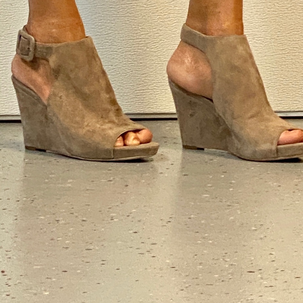 Via Spiga taupe suede platform sandals